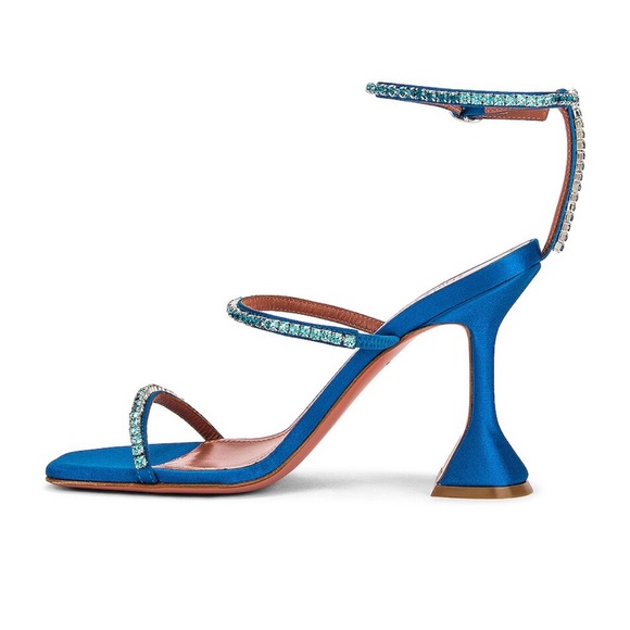 AMINA MUADDI
Gilda Ombre Sandal
38
Color: Blue & Bahamas Ombre Crystal - Picture 5 of 5